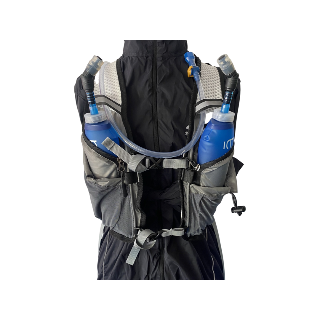 Unknown-2 Kiwika Trailrunning-Rucksack mit Trinkflaschen